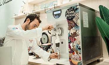 意大利手工冰淇淋大师赛冠军参与百世贸饮品项目研发